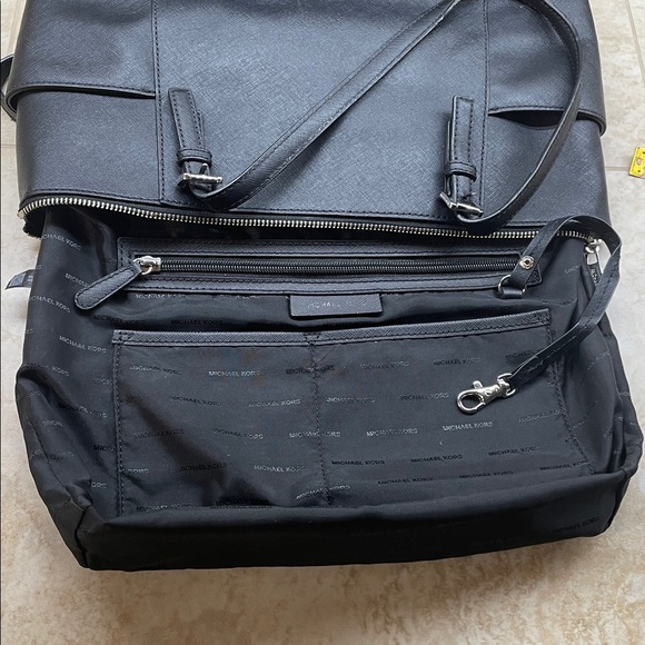 Michael Kors Jet Set Travel Large Black Saffiano Leather Tote Bag Purse - Picture 4 of 16